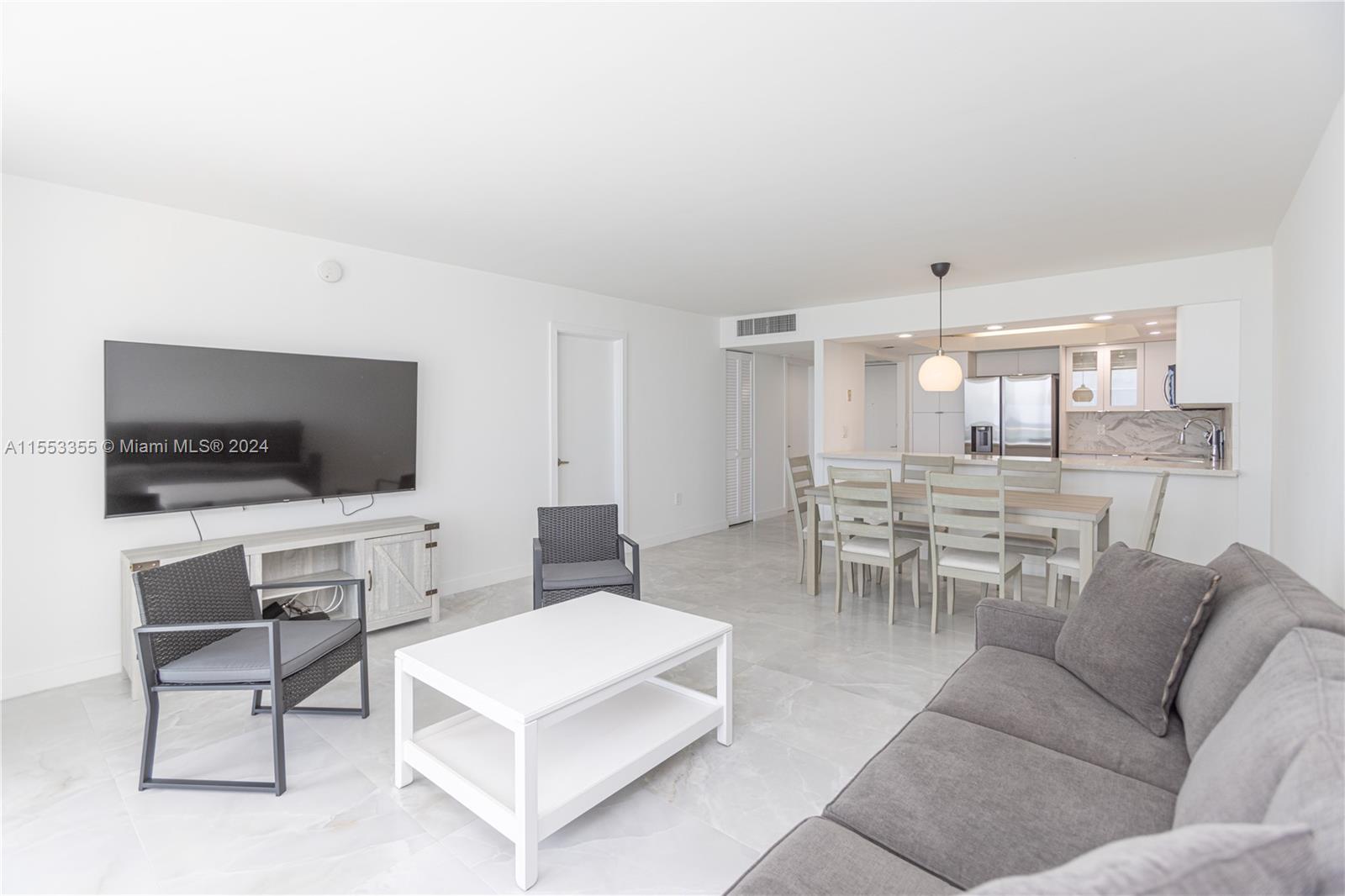 5701 Collins Ave 906, Miami Beach, Florida 33140, 1 Bedroom Bedrooms, ,2 BathroomsBathrooms,Residential,For Sale,5701 Collins Ave 906,A11553355