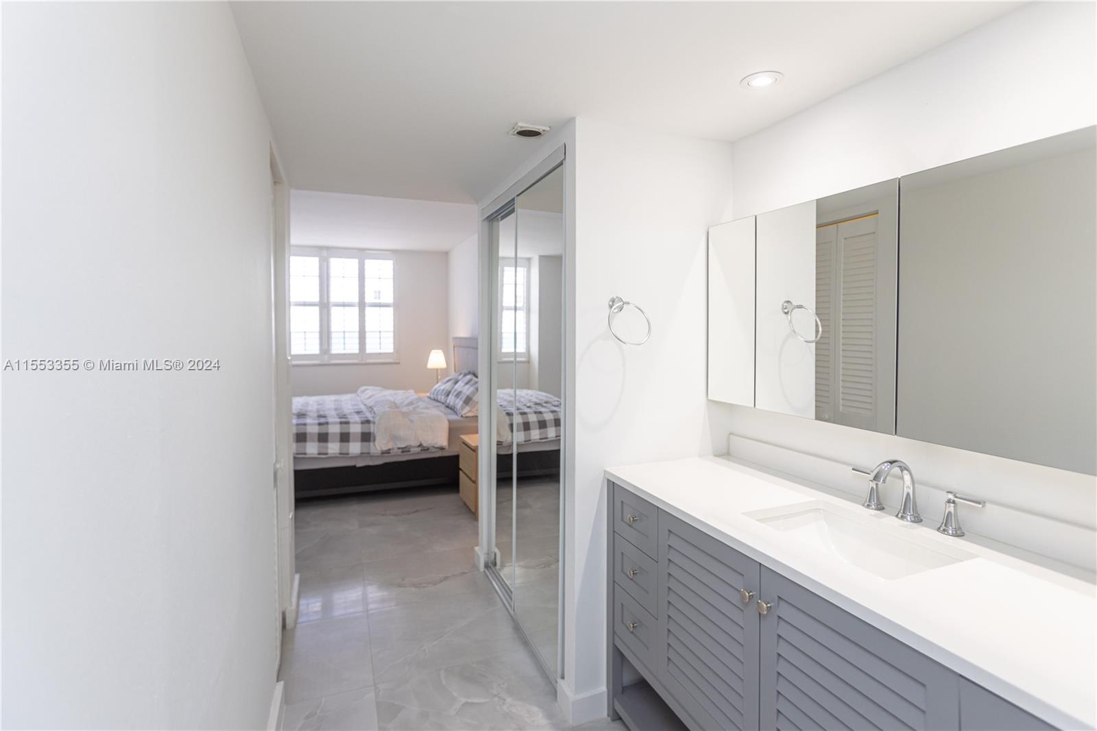 5701 Collins Ave 906, Miami Beach, Florida 33140, 1 Bedroom Bedrooms, ,2 BathroomsBathrooms,Residential,For Sale,5701 Collins Ave 906,A11553355