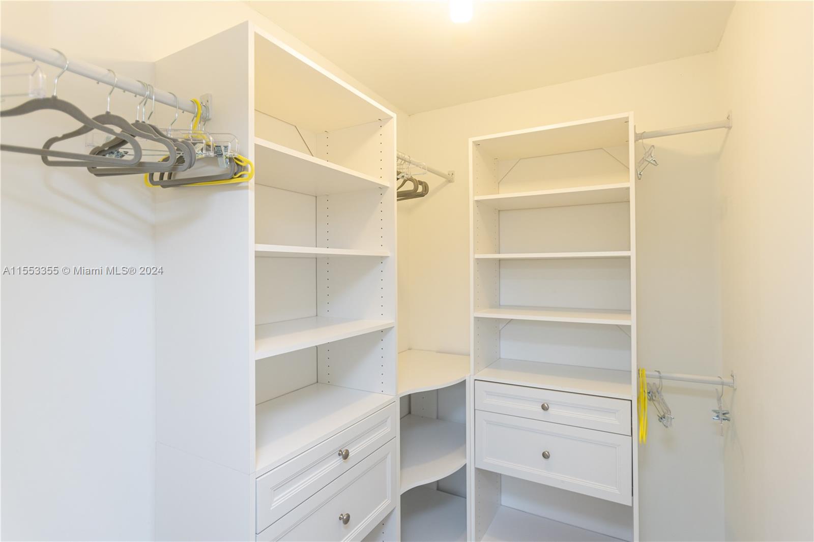 5701 Collins Ave 906, Miami Beach, Florida 33140, 1 Bedroom Bedrooms, ,2 BathroomsBathrooms,Residential,For Sale,5701 Collins Ave 906,A11553355