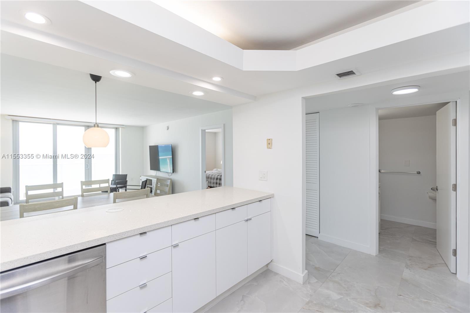 5701 Collins Ave 906, Miami Beach, Florida 33140, 1 Bedroom Bedrooms, ,2 BathroomsBathrooms,Residential,For Sale,5701 Collins Ave 906,A11553355