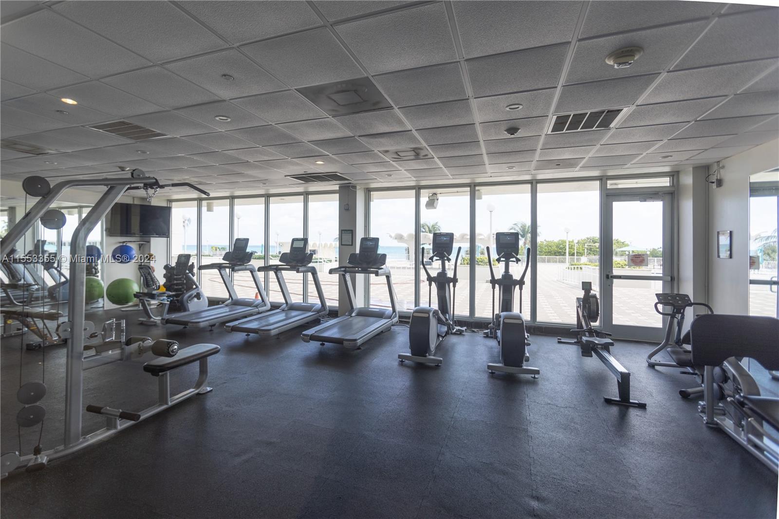 5701 Collins Ave 906, Miami Beach, Florida 33140, 1 Bedroom Bedrooms, ,2 BathroomsBathrooms,Residential,For Sale,5701 Collins Ave 906,A11553355