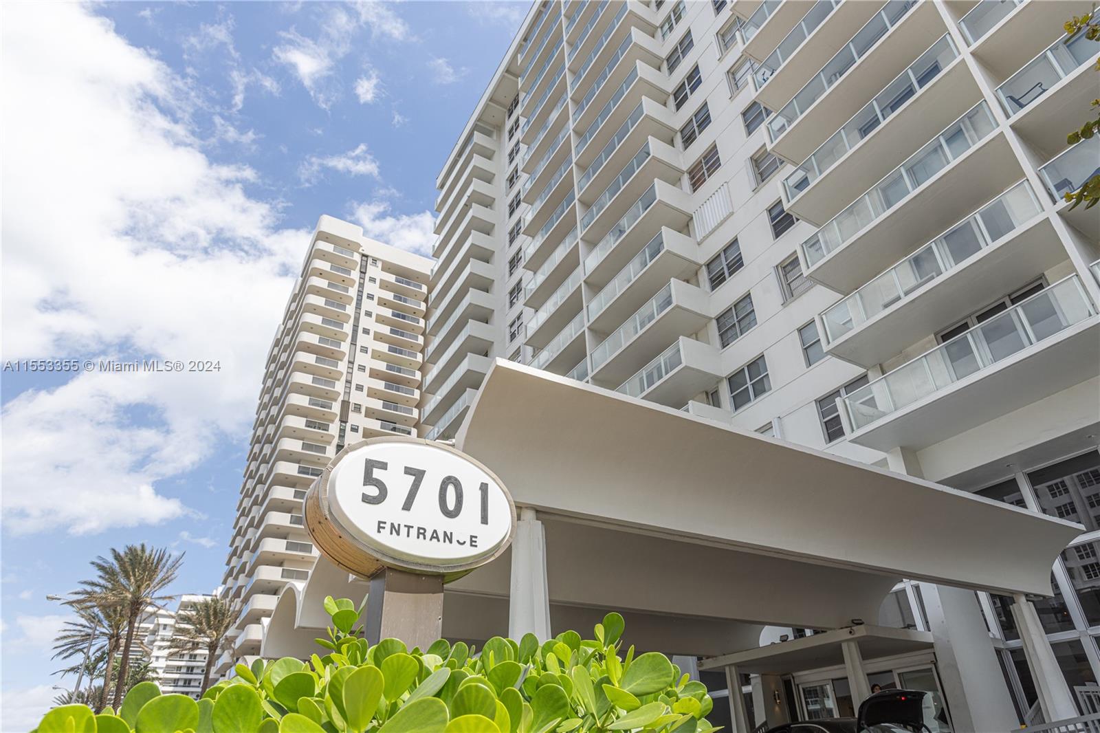 5701 Collins Ave 906, Miami Beach, Florida 33140, 1 Bedroom Bedrooms, ,2 BathroomsBathrooms,Residential,For Sale,5701 Collins Ave 906,A11553355