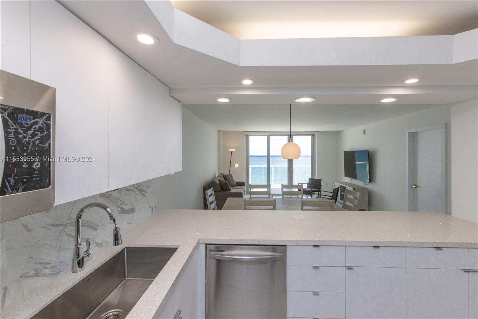 5701 Collins Ave 906, Miami Beach, Florida 33140, 1 Bedroom Bedrooms, ,2 BathroomsBathrooms,Residential,For Sale,5701 Collins Ave 906,A11553355