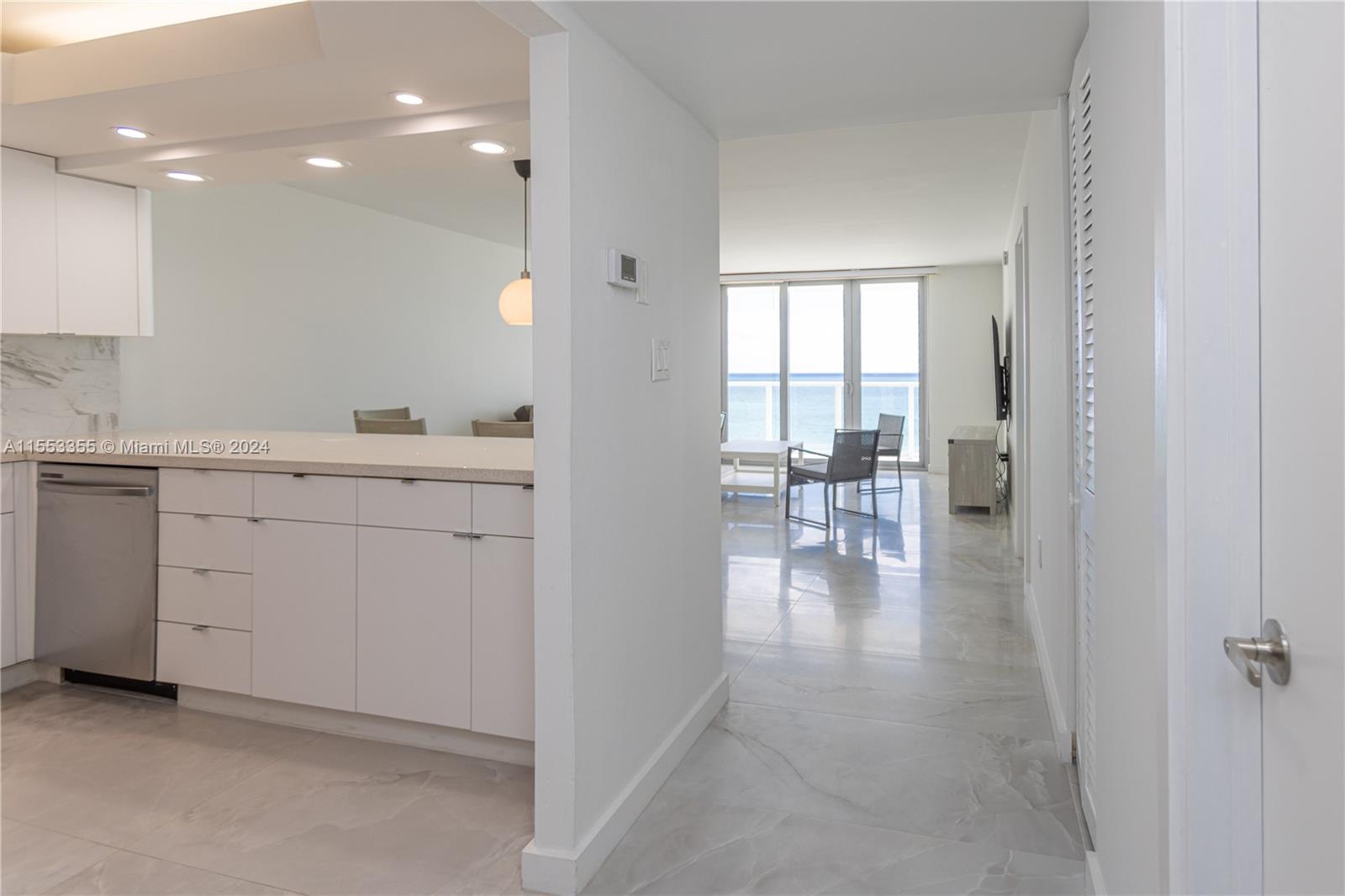 5701 Collins Ave 906, Miami Beach, Florida 33140, 1 Bedroom Bedrooms, ,2 BathroomsBathrooms,Residential,For Sale,5701 Collins Ave 906,A11553355