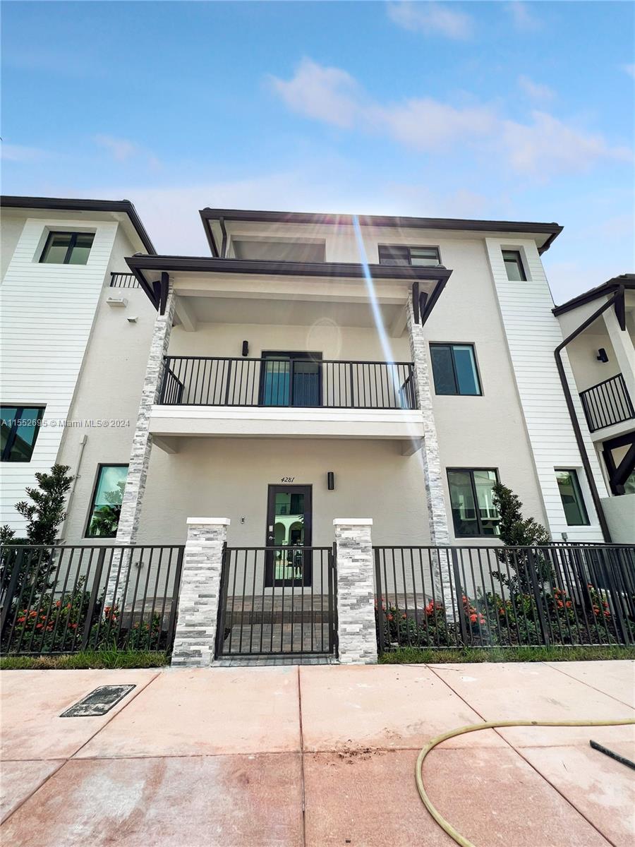 4281 NW 83rd Ave 4281, Doral, Florida 33166, 3 Bedrooms Bedrooms, ,2 BathroomsBathrooms,Residential,For Sale,4281 NW 83rd Ave 4281,A11552695