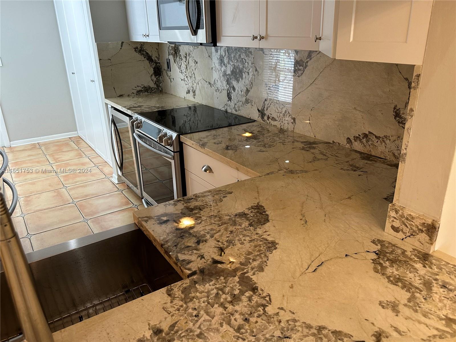 Beautiful Granite Counter Top with Undermount Lighting for Entertaaining