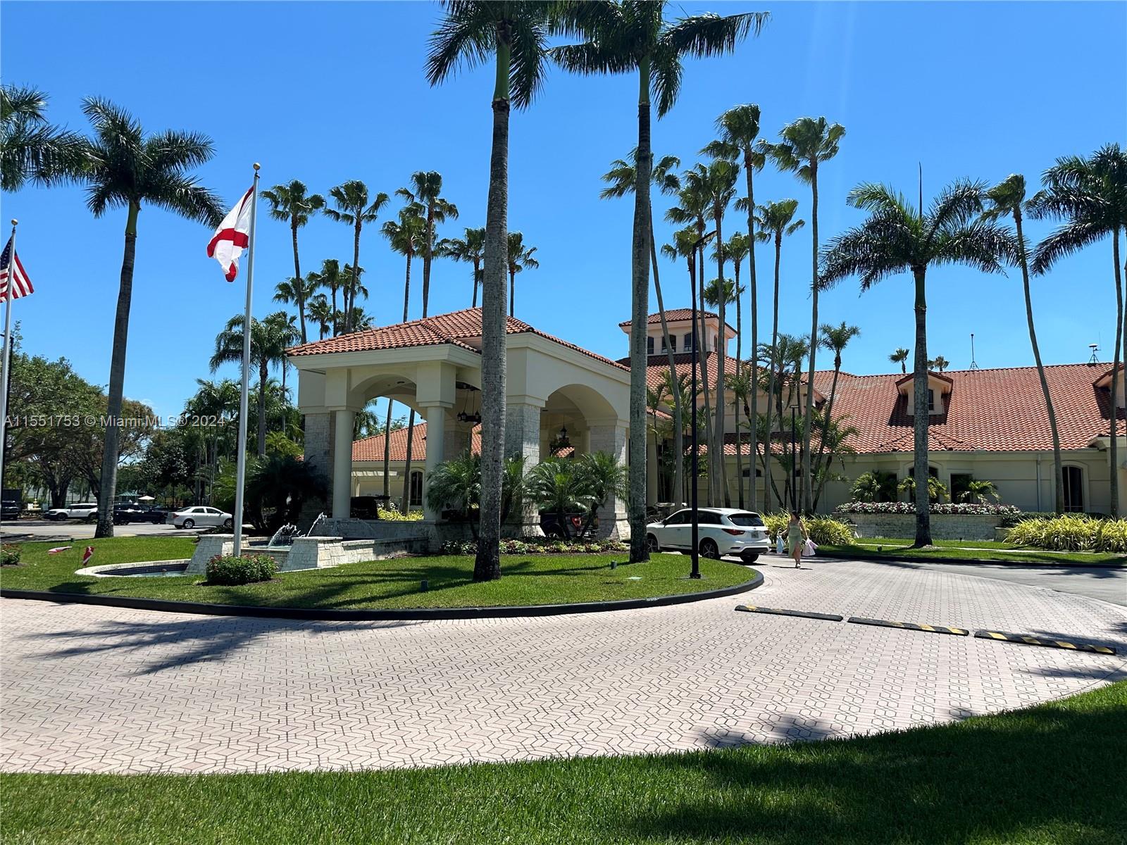 Country Club Porte Cochere