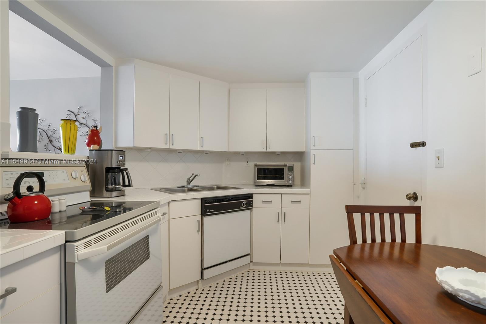 2100 S OCEAN DR 6L, Fort Lauderdale, Florida 33316, 1 Bedroom Bedrooms, ,1 BathroomBathrooms,Residentiallease,For Rent,2100 S OCEAN DR 6L,A11549934