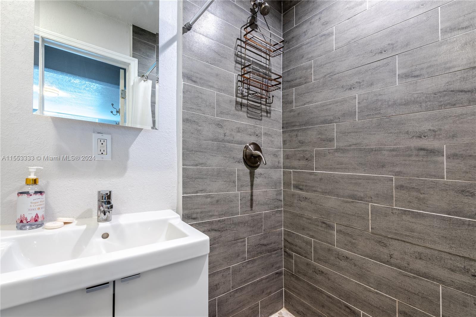 1805 N 23rd Ave, Hollywood, Florida 33020, 3 Bedrooms Bedrooms, ,3 BathroomsBathrooms,Residential,For Sale,1805 N 23rd Ave,A11553333