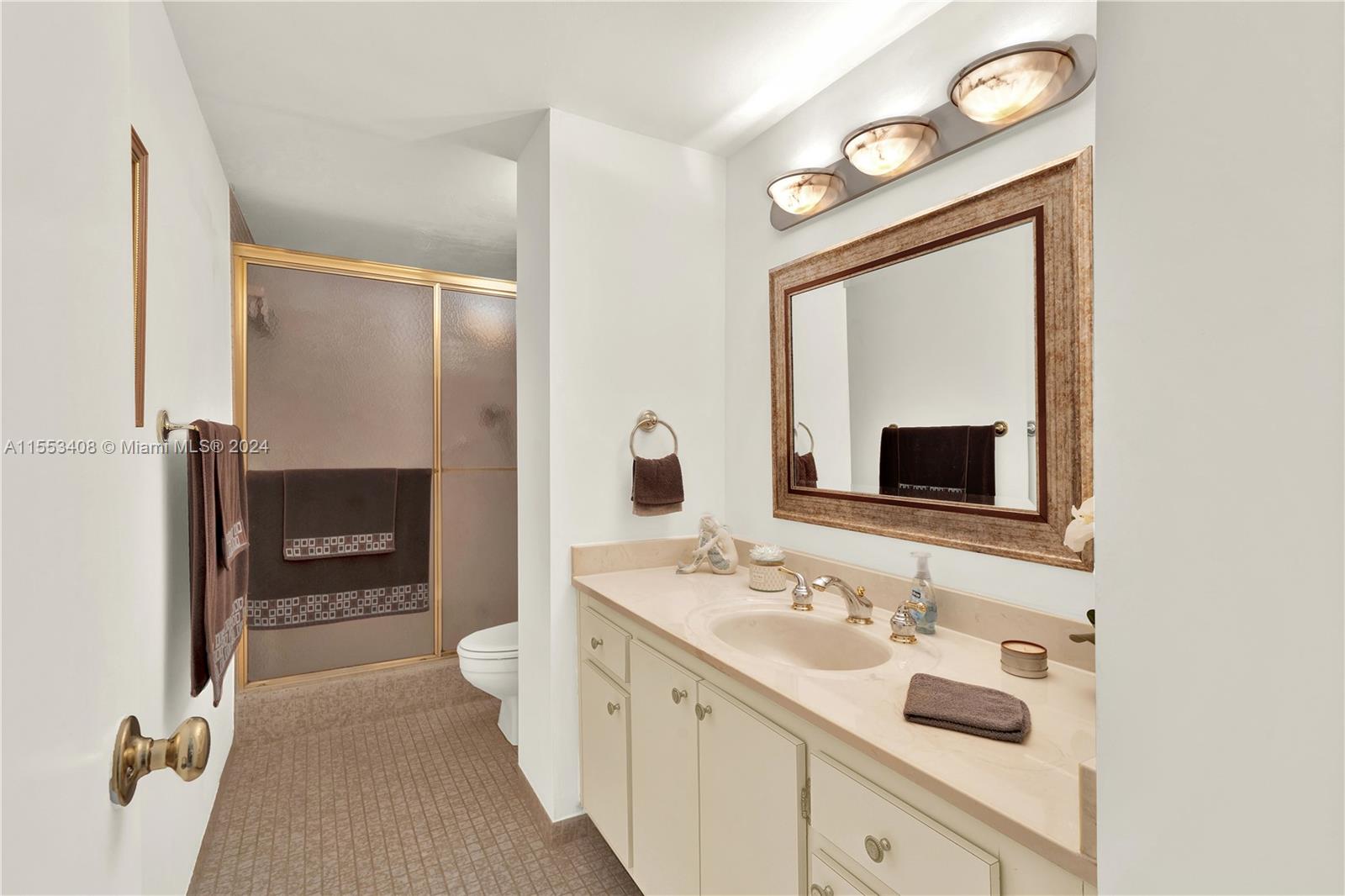 3850 Washington St 308, Hollywood, Florida 33021, 2 Bedrooms Bedrooms, ,2 BathroomsBathrooms,Residential,For Sale,3850 Washington St 308,A11553408