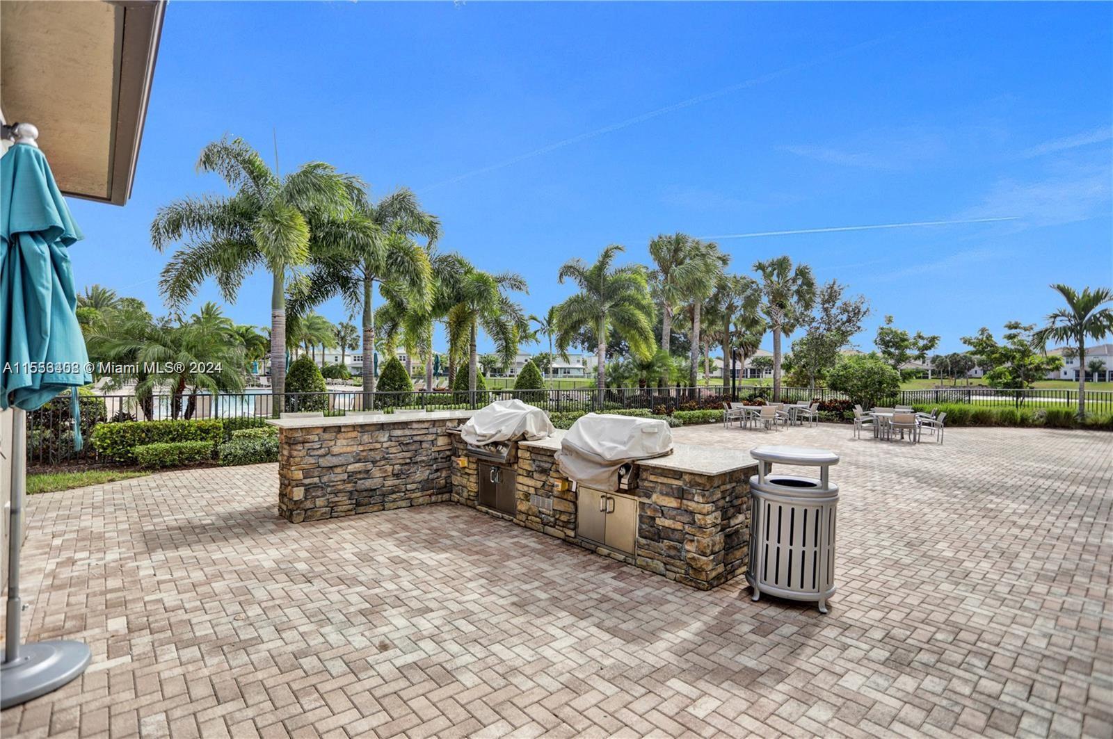 3850 Washington St 308, Hollywood, Florida 33021, 2 Bedrooms Bedrooms, ,2 BathroomsBathrooms,Residential,For Sale,3850 Washington St 308,A11553408