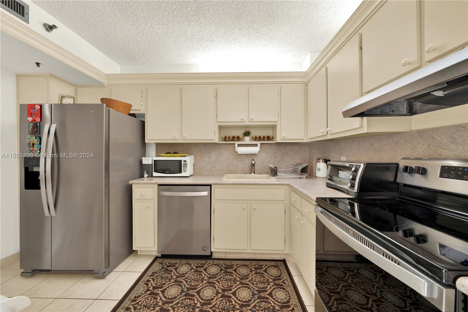 3850 Washington St 308, Hollywood, Florida 33021, 2 Bedrooms Bedrooms, ,2 BathroomsBathrooms,Residential,For Sale,3850 Washington St 308,A11553408