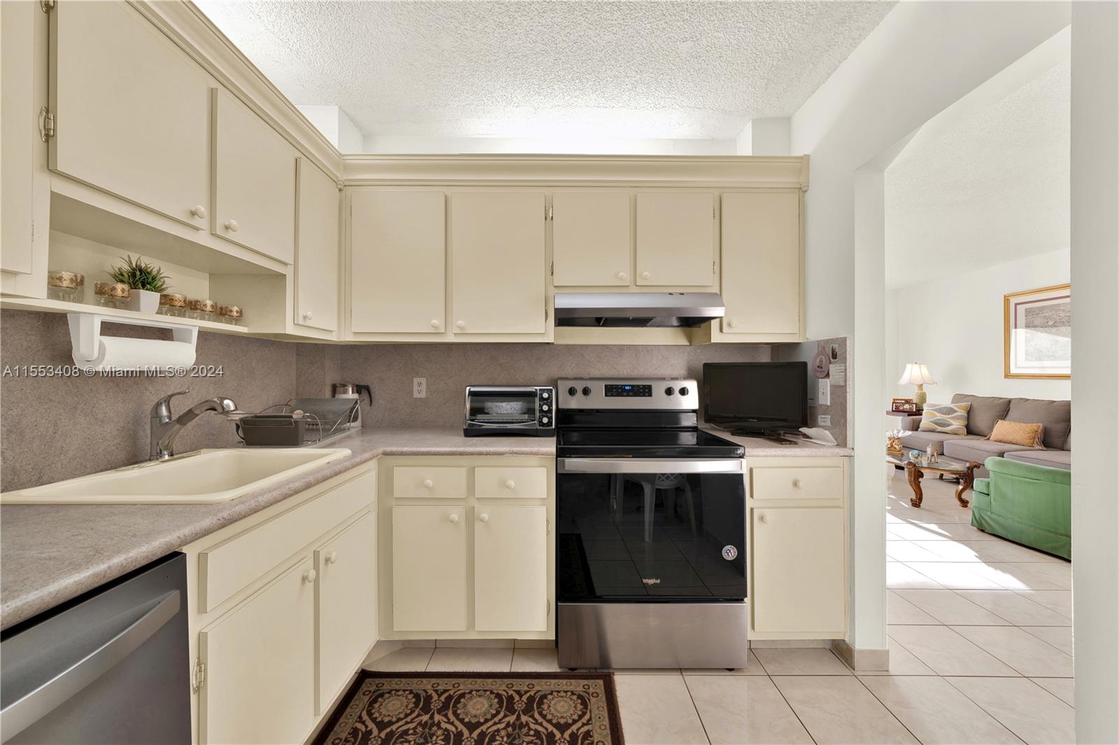 3850 Washington St 308, Hollywood, Florida 33021, 2 Bedrooms Bedrooms, ,2 BathroomsBathrooms,Residential,For Sale,3850 Washington St 308,A11553408