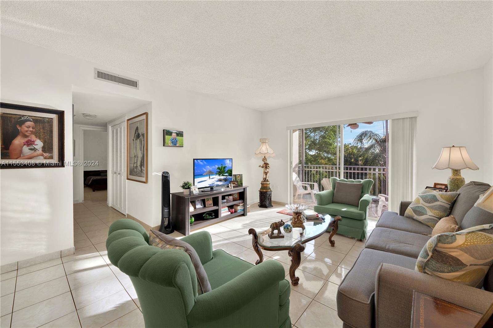 3850 Washington St 308, Hollywood, Florida 33021, 2 Bedrooms Bedrooms, ,2 BathroomsBathrooms,Residential,For Sale,3850 Washington St 308,A11553408