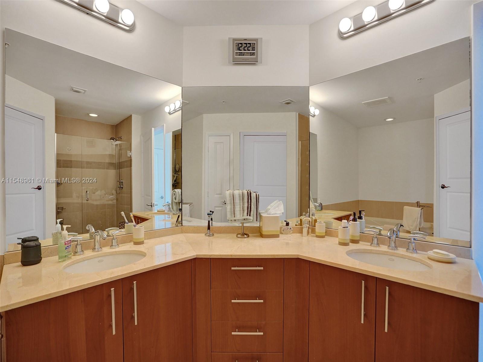 1945 S Ocean Dr 1601, Hallandale Beach, Florida 33009, 3 Bedrooms Bedrooms, ,3 BathroomsBathrooms,Residential,For Sale,1945 S Ocean Dr 1601,A11548961