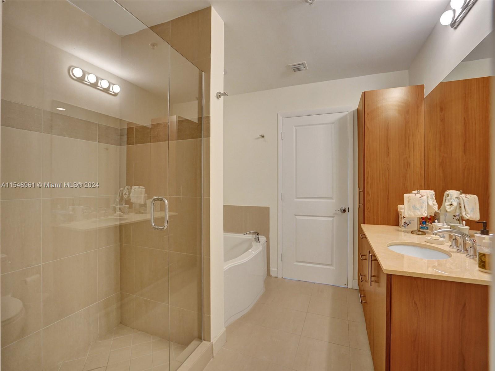 1945 S Ocean Dr 1601, Hallandale Beach, Florida 33009, 3 Bedrooms Bedrooms, ,3 BathroomsBathrooms,Residential,For Sale,1945 S Ocean Dr 1601,A11548961