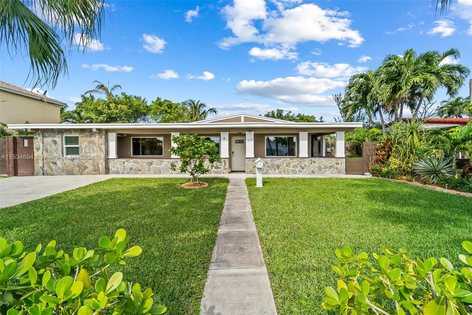 1179 Johnson St, Hollywood, Florida 33019, 3 Bedrooms Bedrooms, ,4 BathroomsBathrooms,Residential,For Sale,1179 Johnson St,A11534694
