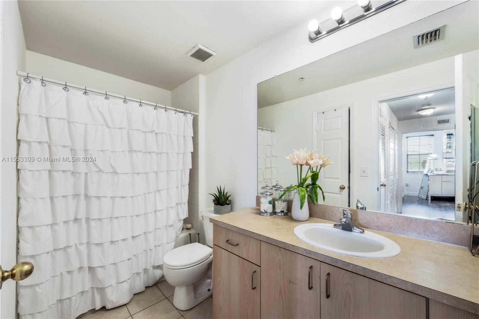 533 NE 3rd Ave 501, Fort Lauderdale, Florida 33301, 2 Bedrooms Bedrooms, ,2 BathroomsBathrooms,Residential,For Sale,533 NE 3rd Ave 501,A11553309