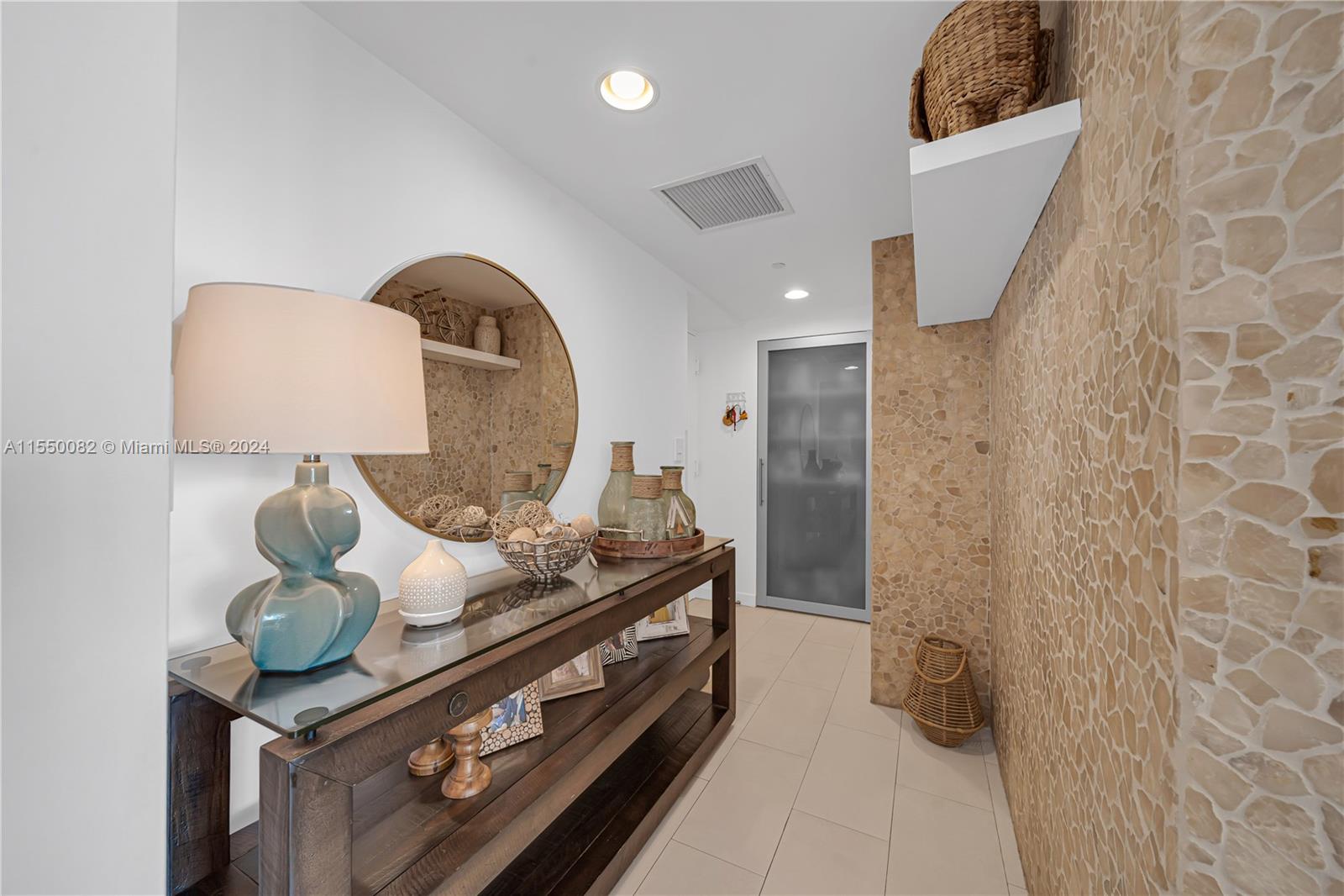 Miami, Florida 33131, 2 Bedrooms Bedrooms, ,2 BathroomsBathrooms,Residentiallease,For Rent,A11550082