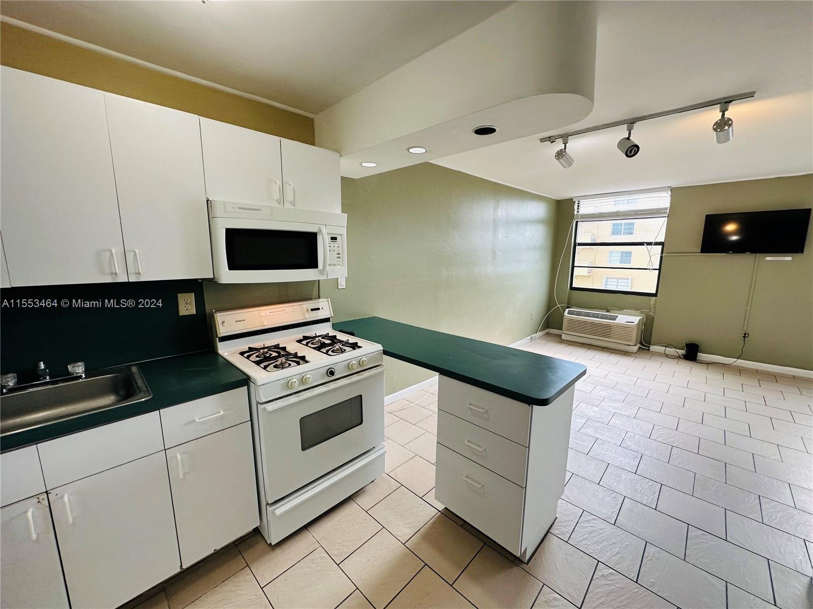 Miami Beach, Florida 33139, ,1 BathroomBathrooms,Residential,For Sale,A11553464