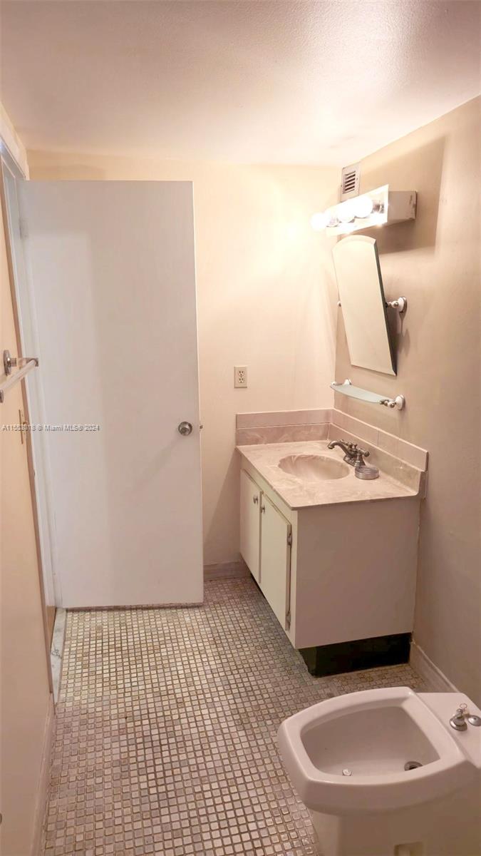 2500 Parkview Dr 517, Hallandale Beach, Florida 33009, 2 Bedrooms Bedrooms, ,2 BathroomsBathrooms,Residential,For Sale,2500 Parkview Dr 517,A11553018