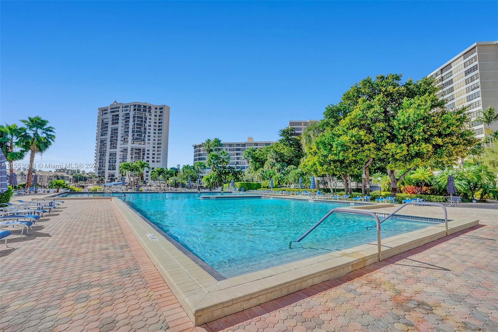 2500 Parkview Dr 517, Hallandale Beach, Florida 33009, 2 Bedrooms Bedrooms, ,2 BathroomsBathrooms,Residential,For Sale,2500 Parkview Dr 517,A11553018