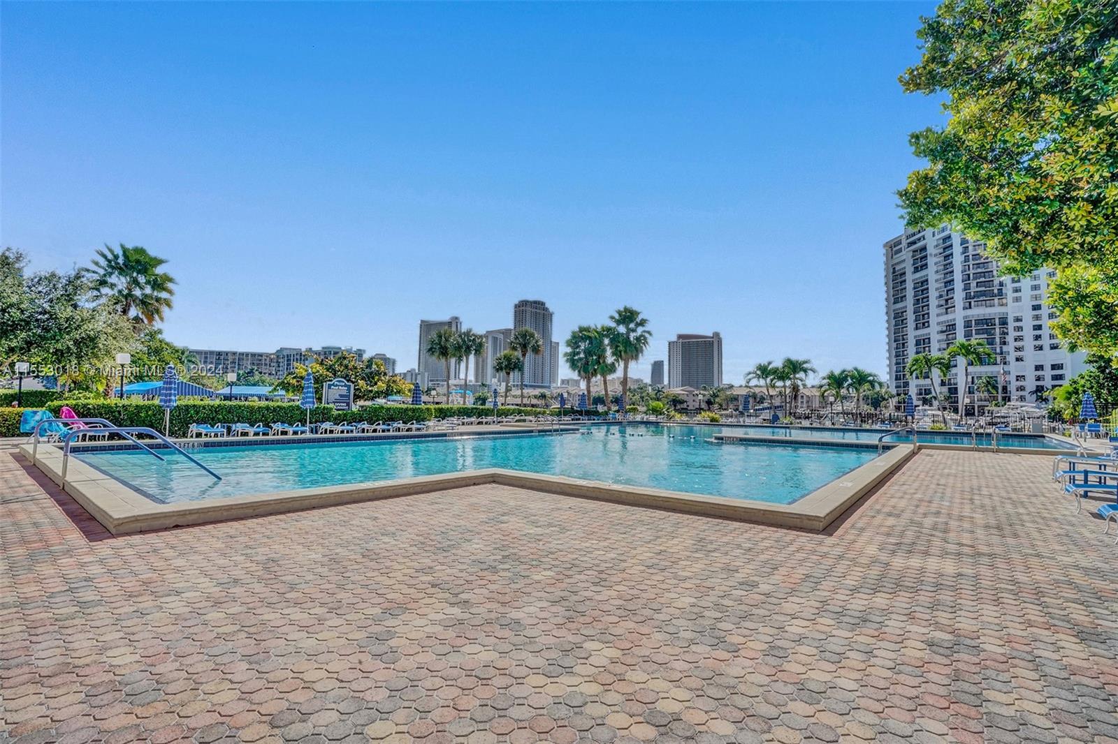2500 Parkview Dr 517, Hallandale Beach, Florida 33009, 2 Bedrooms Bedrooms, ,2 BathroomsBathrooms,Residential,For Sale,2500 Parkview Dr 517,A11553018