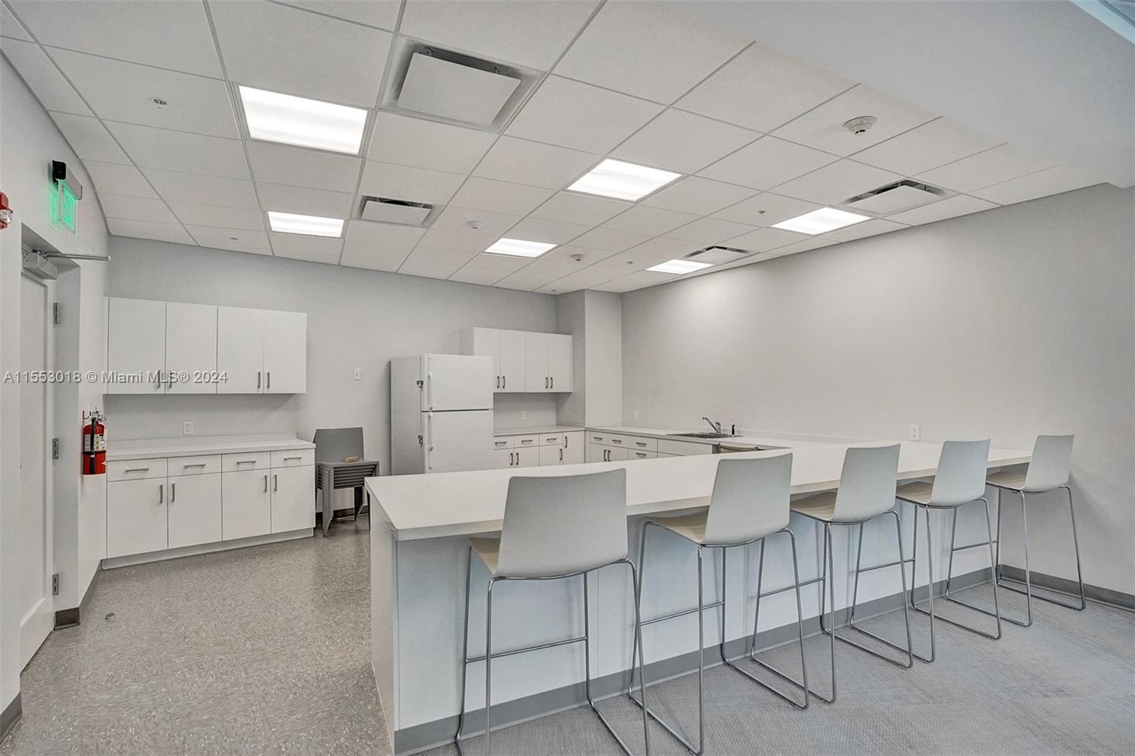 2500 Parkview Dr 517, Hallandale Beach, Florida 33009, 2 Bedrooms Bedrooms, ,2 BathroomsBathrooms,Residential,For Sale,2500 Parkview Dr 517,A11553018