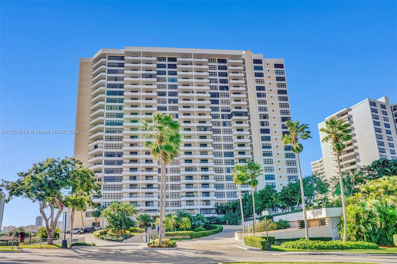 2500 Parkview Dr 517, Hallandale Beach, Florida 33009, 2 Bedrooms Bedrooms, ,2 BathroomsBathrooms,Residential,For Sale,2500 Parkview Dr 517,A11553018