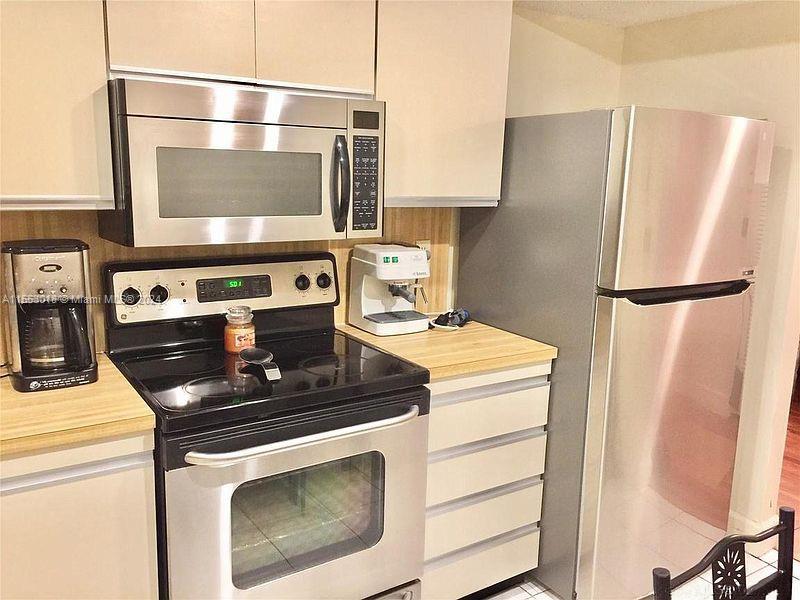 2500 Parkview Dr 517, Hallandale Beach, Florida 33009, 2 Bedrooms Bedrooms, ,2 BathroomsBathrooms,Residential,For Sale,2500 Parkview Dr 517,A11553018