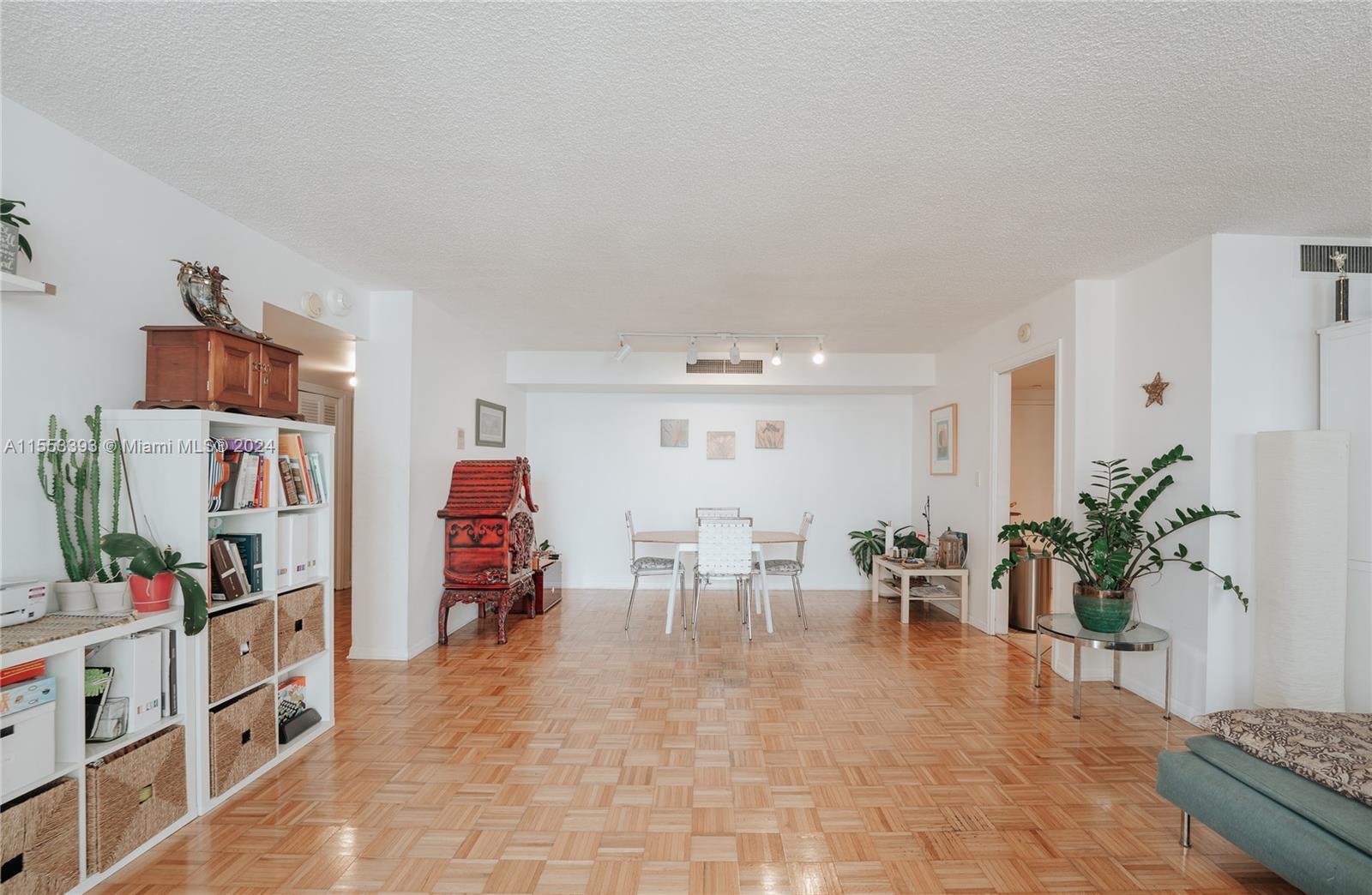 625 Biltmore Way 1106, Coral Gables, Florida 33134, 2 Bedrooms Bedrooms, ,2 BathroomsBathrooms,Residential,For Sale,625 Biltmore Way 1106,A11553393