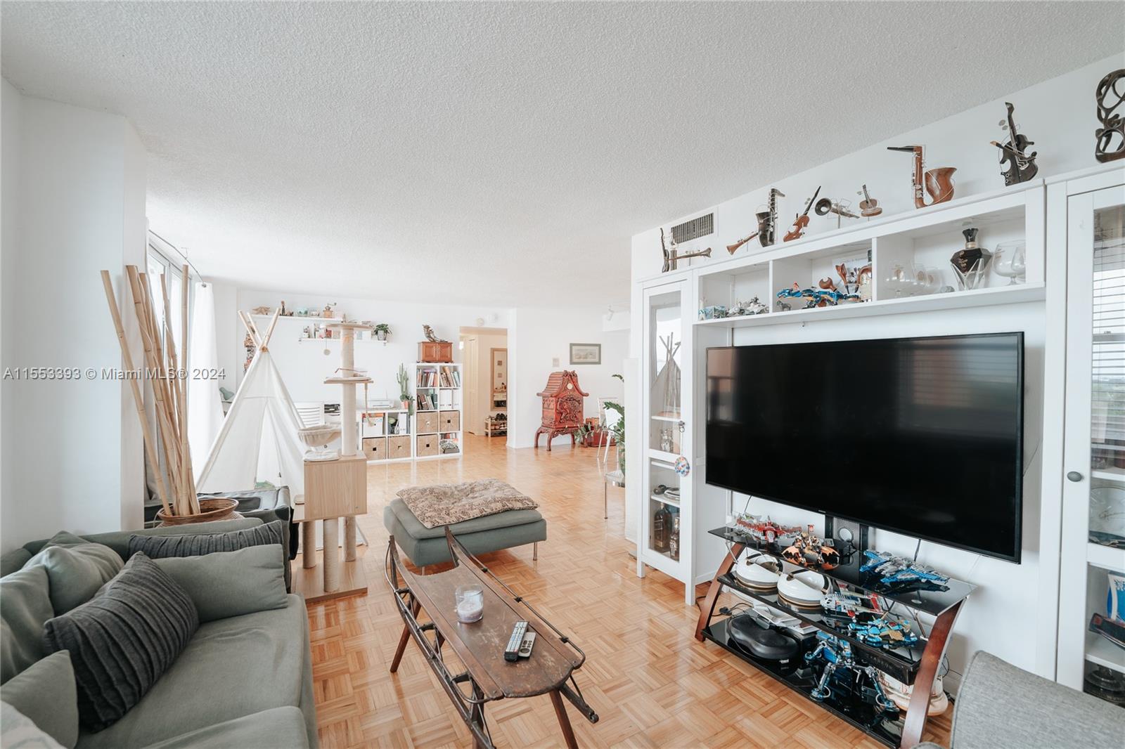 625 Biltmore Way 1106, Coral Gables, Florida 33134, 2 Bedrooms Bedrooms, ,2 BathroomsBathrooms,Residential,For Sale,625 Biltmore Way 1106,A11553393