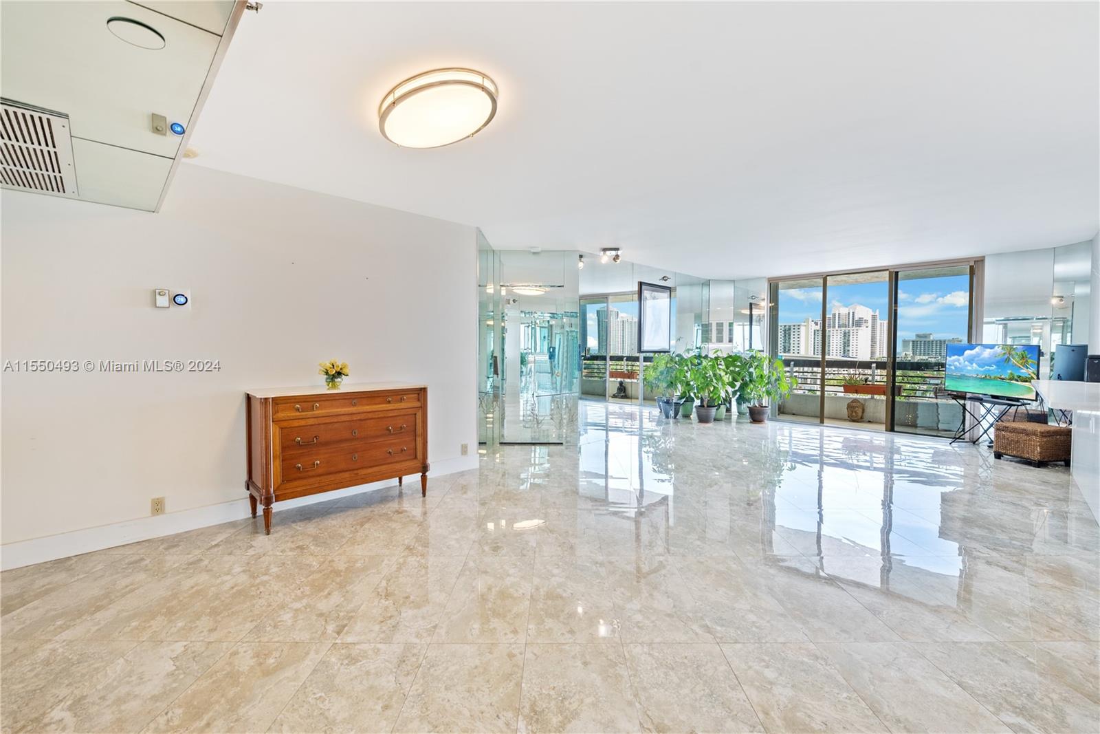 19101 NE 36th Ct 911, Aventura, Florida 33180, 2 Bedrooms Bedrooms, ,2 BathroomsBathrooms,Residential,For Sale,19101 NE 36th Ct 911,A11550493