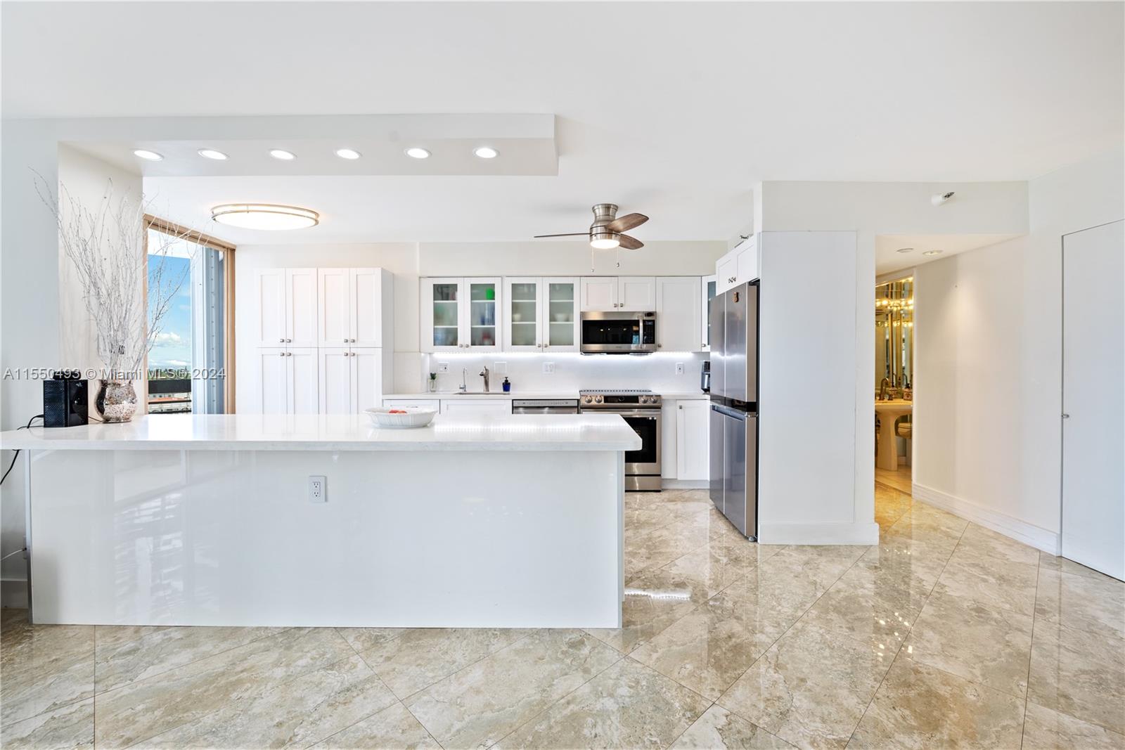 19101 NE 36th Ct 911, Aventura, Florida 33180, 2 Bedrooms Bedrooms, ,2 BathroomsBathrooms,Residential,For Sale,19101 NE 36th Ct 911,A11550493