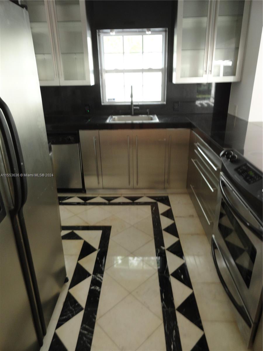 WOOD & STAINLESS STEEL CABINETRY