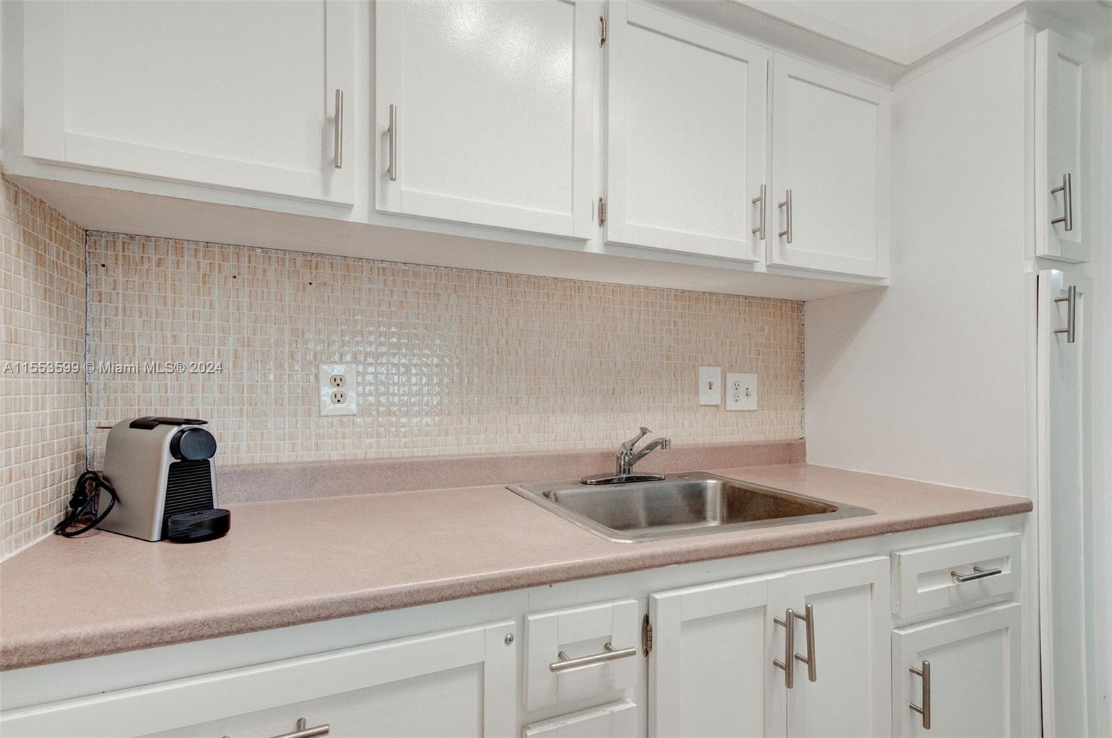 900 SW 10th Ter 11S, Hallandale Beach, Florida 33009, 1 Bedroom Bedrooms, ,1 BathroomBathrooms,Residential,For Sale,900 SW 10th Ter 11S,A11553599