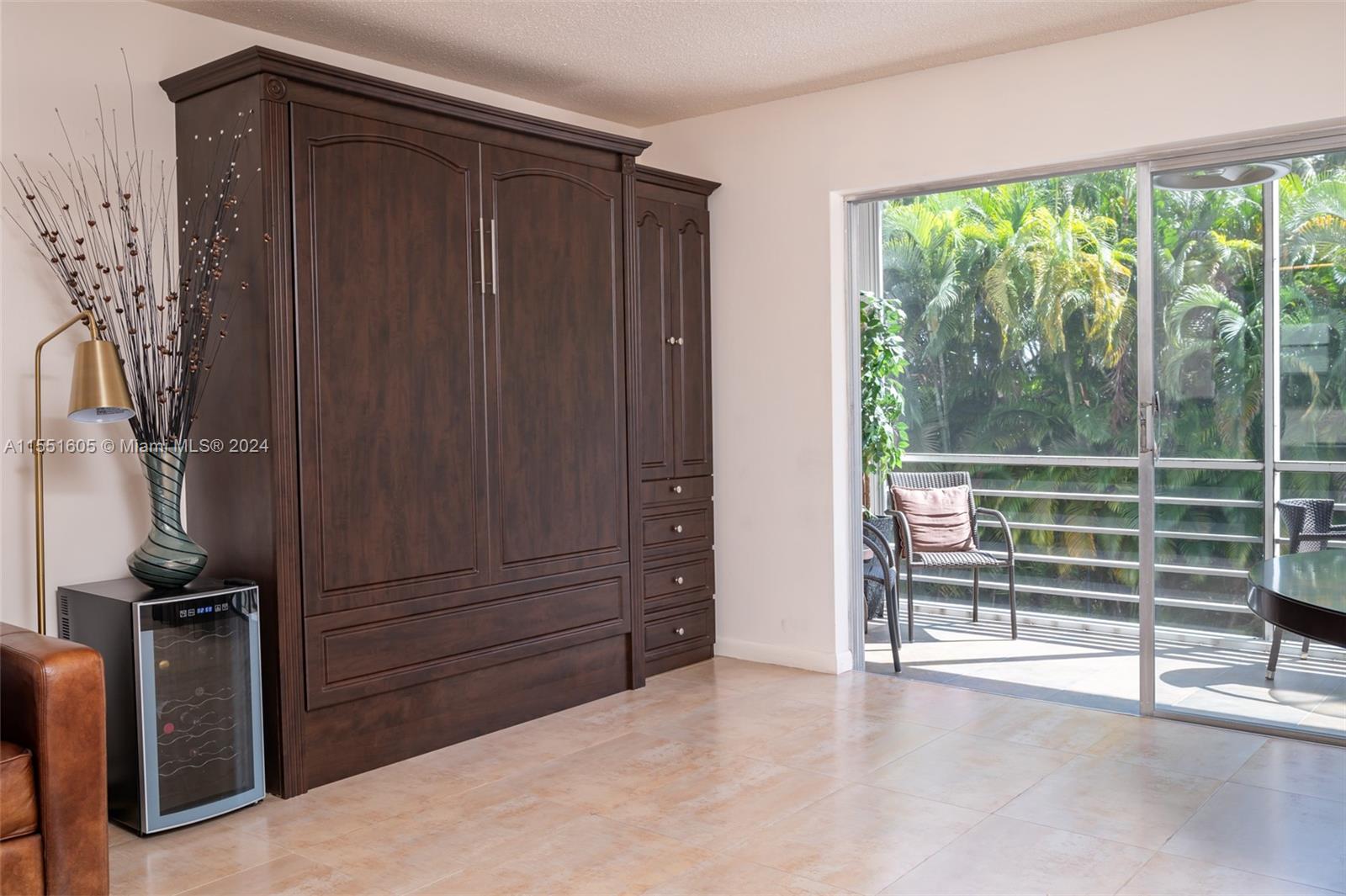 400 NE 14th Ave 217, Hallandale Beach, Florida 33009, 1 Bedroom Bedrooms, ,1 BathroomBathrooms,Residential,For Sale,400 NE 14th Ave 217,A11551605