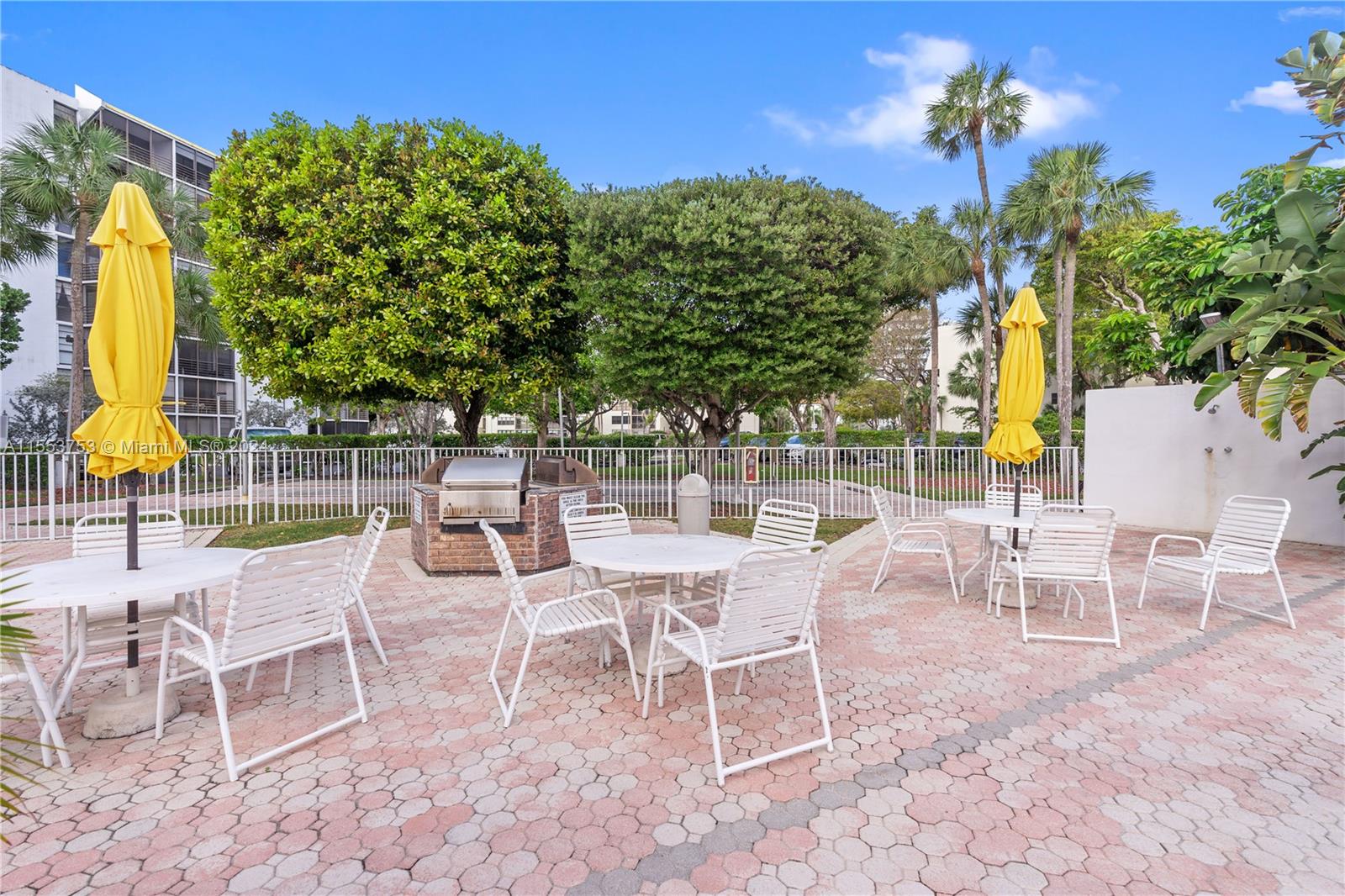 20400 W Country Club Dr 209, Aventura, Florida 33180, 1 Bedroom Bedrooms, ,1 BathroomBathrooms,Residential,For Sale,20400 W Country Club Dr 209,A11553753