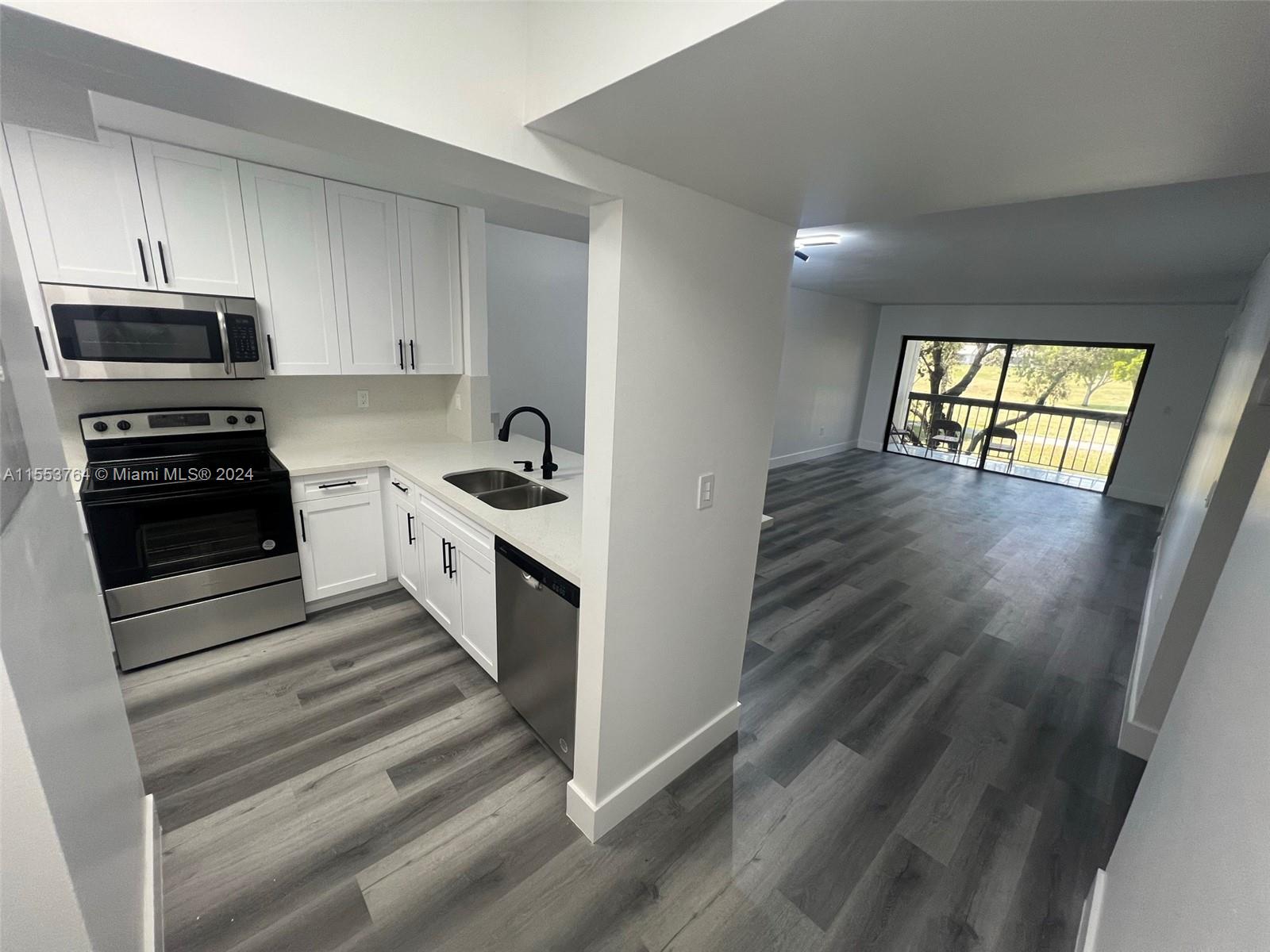 10317 NW 9th St Cir 202, Miami, Florida 33172, 2 Bedrooms Bedrooms, ,2 BathroomsBathrooms,Residentiallease,For Rent,10317 NW 9th St Cir 202,A11553764