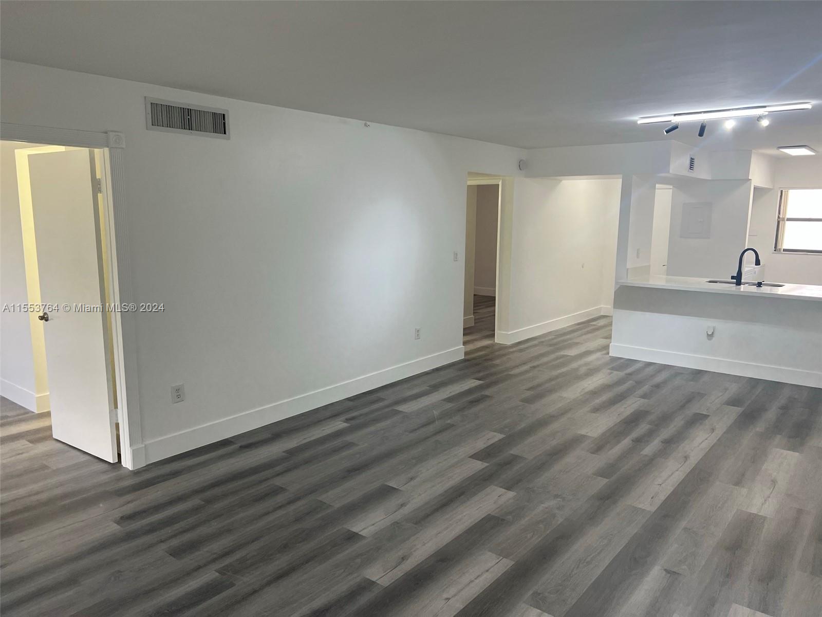 10317 NW 9th St Cir 202, Miami, Florida 33172, 2 Bedrooms Bedrooms, ,2 BathroomsBathrooms,Residentiallease,For Rent,10317 NW 9th St Cir 202,A11553764