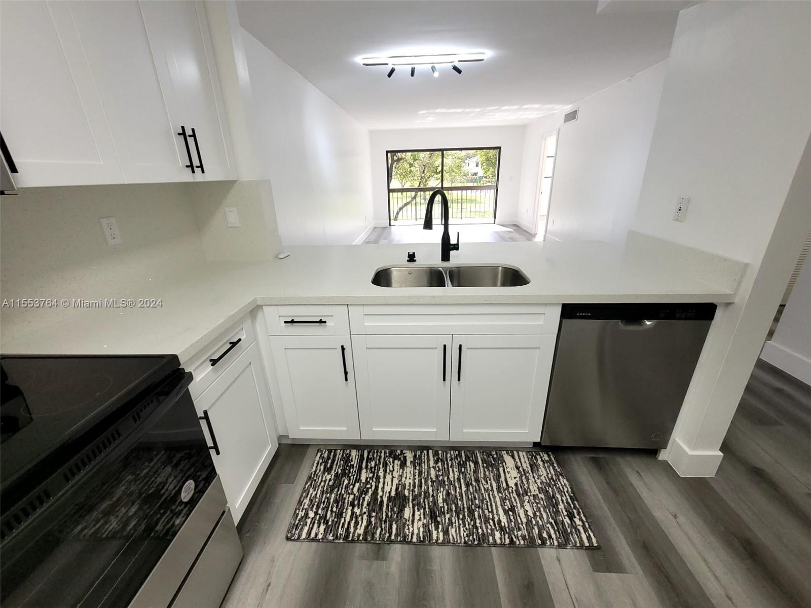 10317 NW 9th St Cir 202, Miami, Florida 33172, 2 Bedrooms Bedrooms, ,2 BathroomsBathrooms,Residentiallease,For Rent,10317 NW 9th St Cir 202,A11553764