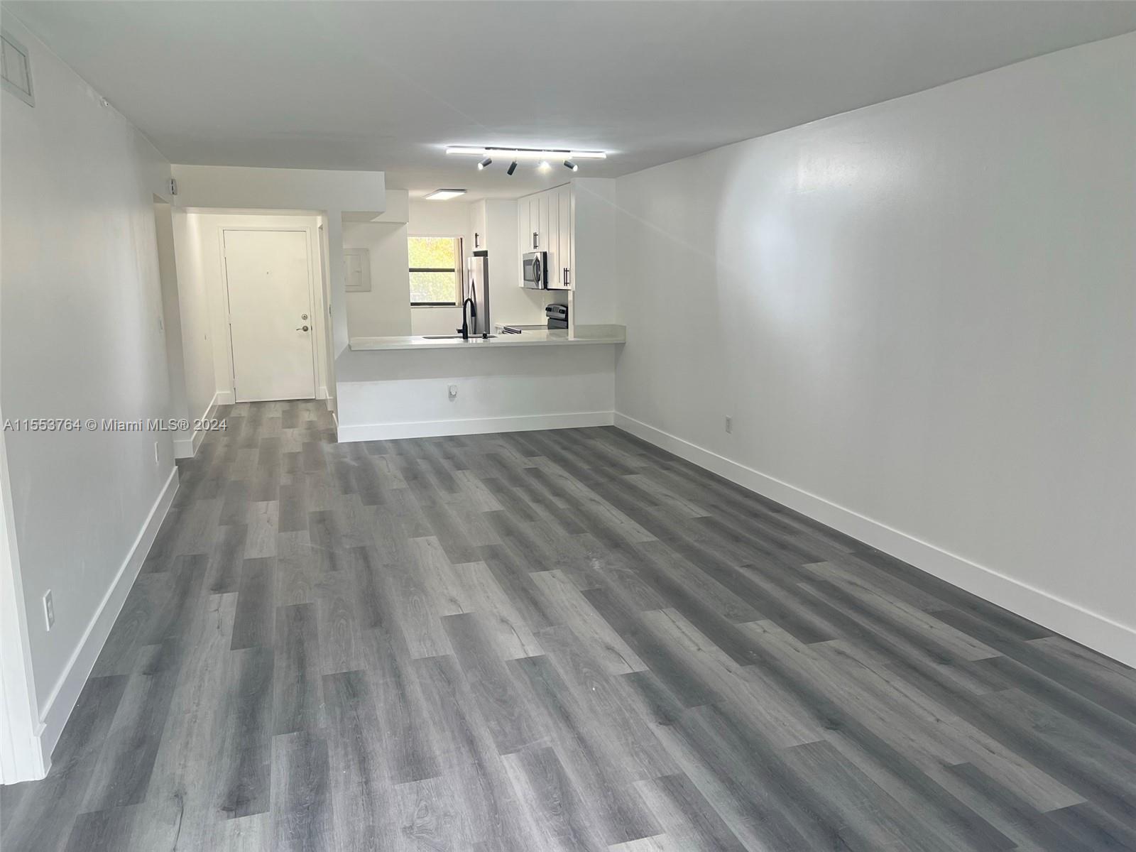 10317 NW 9th St Cir 202, Miami, Florida 33172, 2 Bedrooms Bedrooms, ,2 BathroomsBathrooms,Residentiallease,For Rent,10317 NW 9th St Cir 202,A11553764