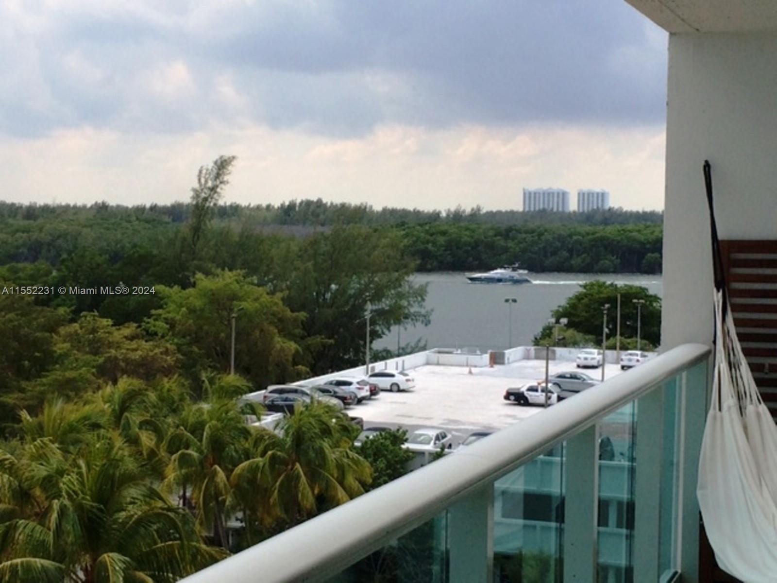 100 Bayview Dr 622, Sunny Isles Beach, Florida 33160, 2 Bedrooms Bedrooms, ,2 BathroomsBathrooms,Residentiallease,For Rent,100 Bayview Dr 622,A11552231