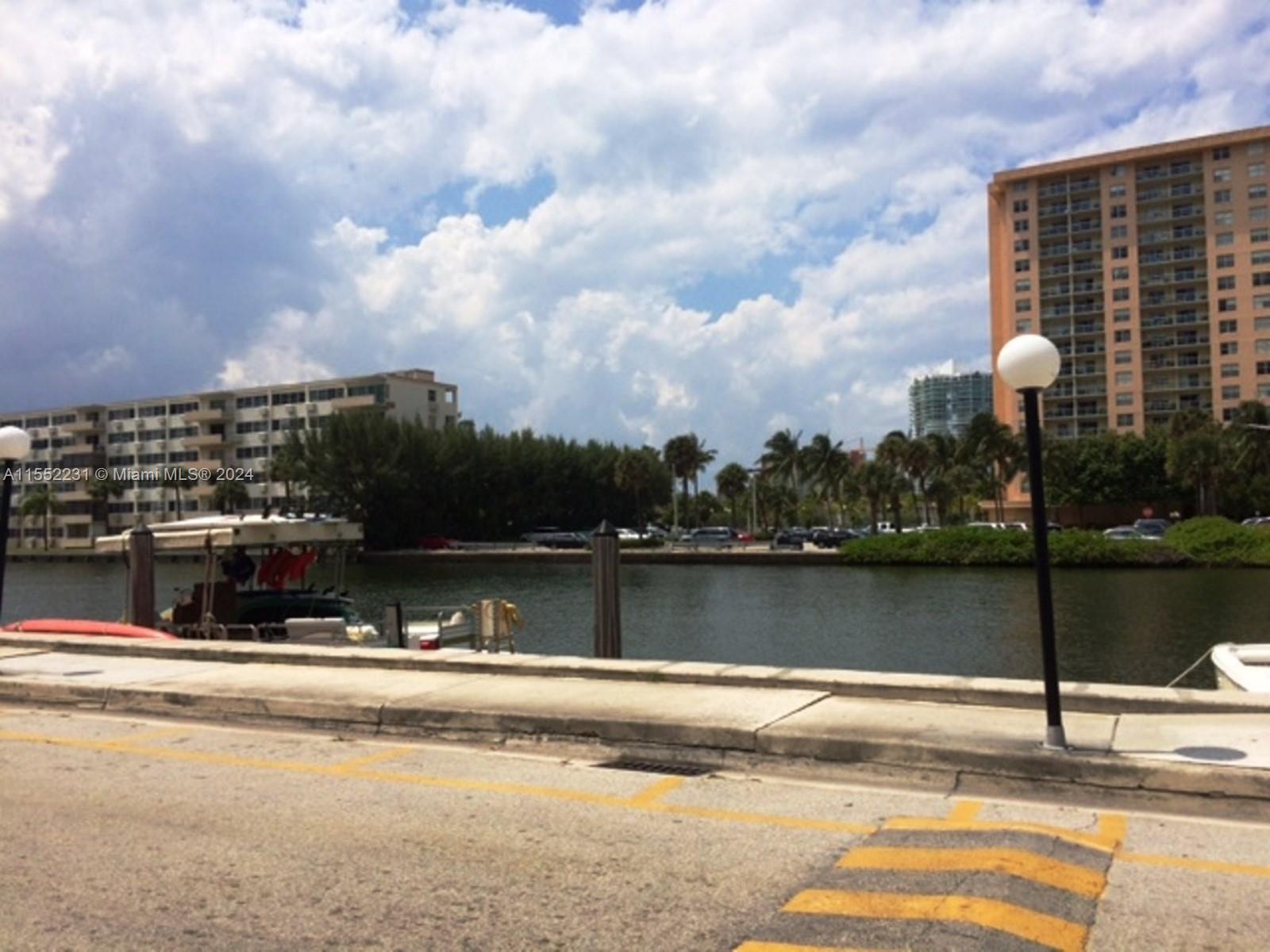 100 Bayview Dr 622, Sunny Isles Beach, Florida 33160, 2 Bedrooms Bedrooms, ,2 BathroomsBathrooms,Residentiallease,For Rent,100 Bayview Dr 622,A11552231