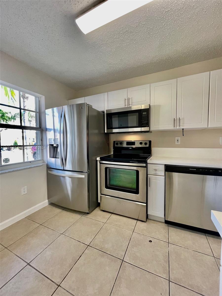 Miami, Florida 33186, 3 Bedrooms Bedrooms, ,2 BathroomsBathrooms,Residentiallease,For Rent,A11553825