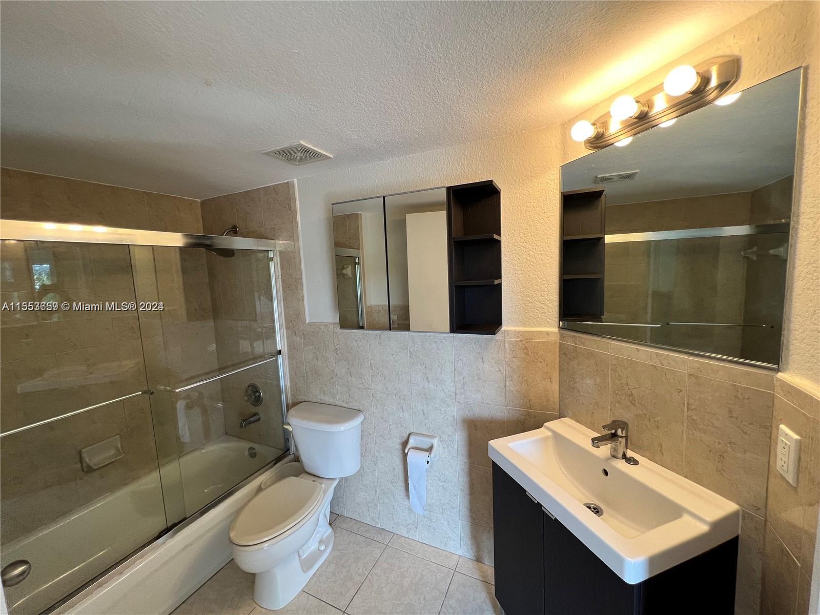 637 SW 3rd St 306, Miami, Florida 33130, 2 Bedrooms Bedrooms, ,2 BathroomsBathrooms,Residentiallease,For Rent,637 SW 3rd St 306,A11553659