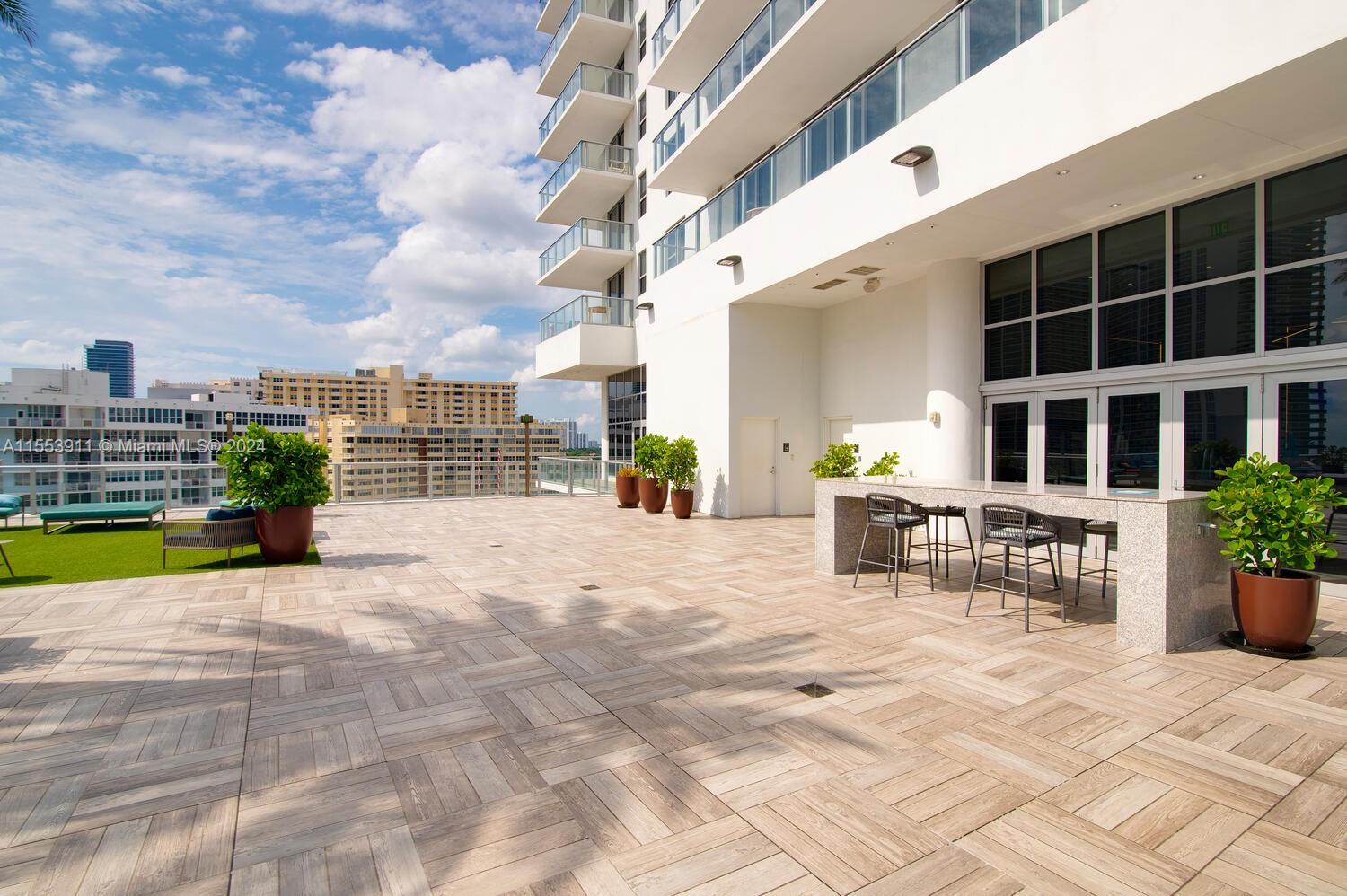 4010 S Ocean Dr R1208, Hollywood, Florida 33019, 3 Bedrooms Bedrooms, ,2 BathroomsBathrooms,Residential,For Sale,4010 S Ocean Dr R1208,A11553911