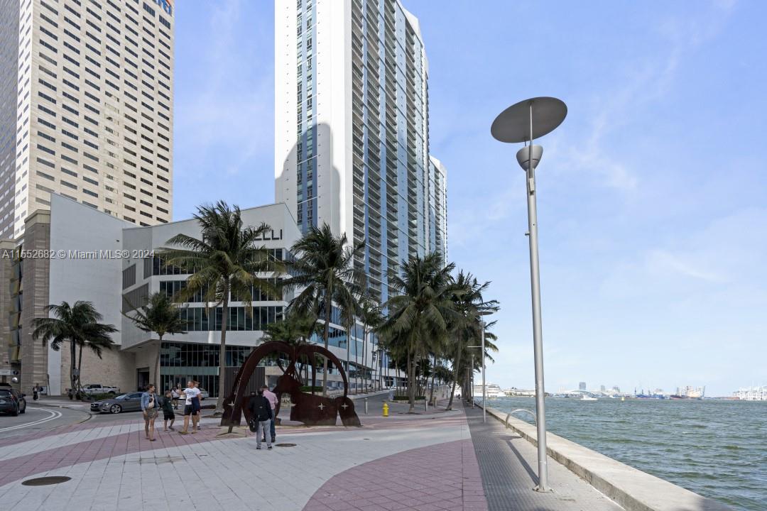 Amenities include 24-hour concierge service, security, valet, garage parking, two pools and a jacuzzi, two gyms, his and hers saunas, two party rooms, a well-stocked lobby convenience store, a business center, and EV charging.

The Miami Riverwalk Promenade, Miami Metromover, Bayfront Park, Bayside Marketplace, Kaseya Center, Whole Foods, Gordon Ramsay’s Hell’s Kitchen, Silverspot Cinema, Starbucks, area museums, restaurants, bars, and shopping destinations are all a short walk away.

The unit is currently unoccupied and easy to show.