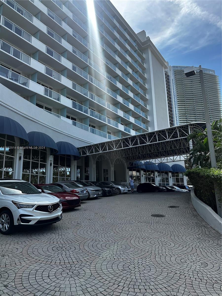 Entrance building - Entrada edificio