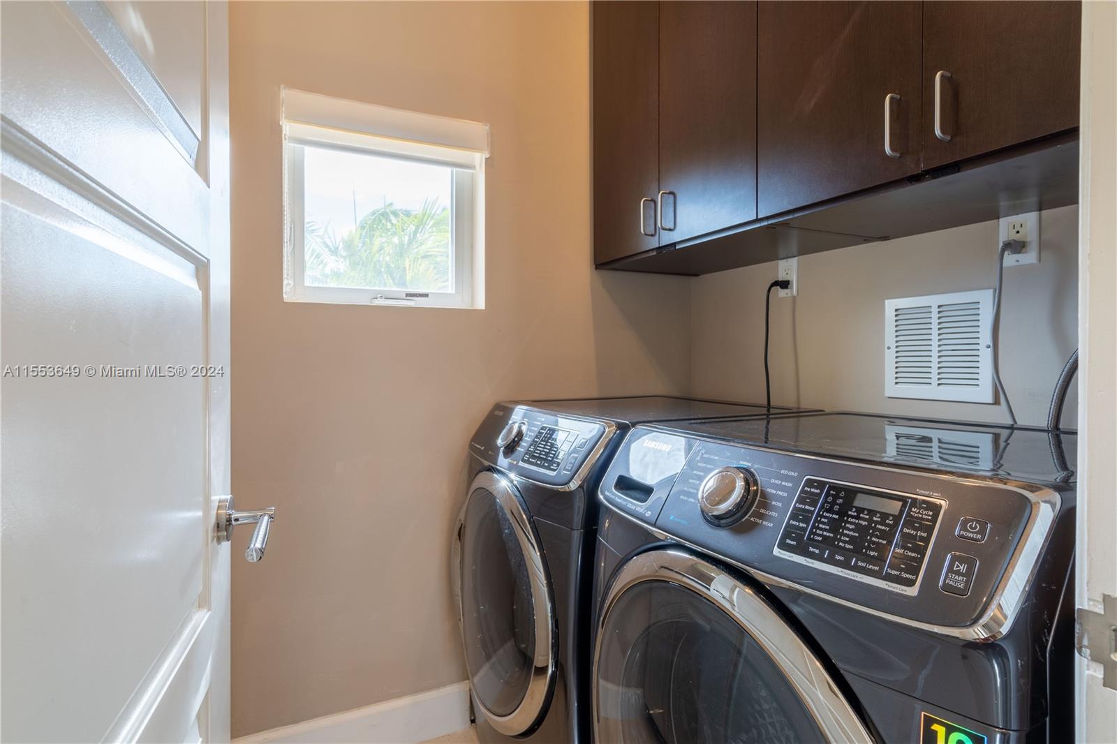 3121 NE 26th St, Fort Lauderdale, Florida 33305, 3 Bedrooms Bedrooms, ,4 BathroomsBathrooms,Residential,For Sale,3121 NE 26th St,A11553649